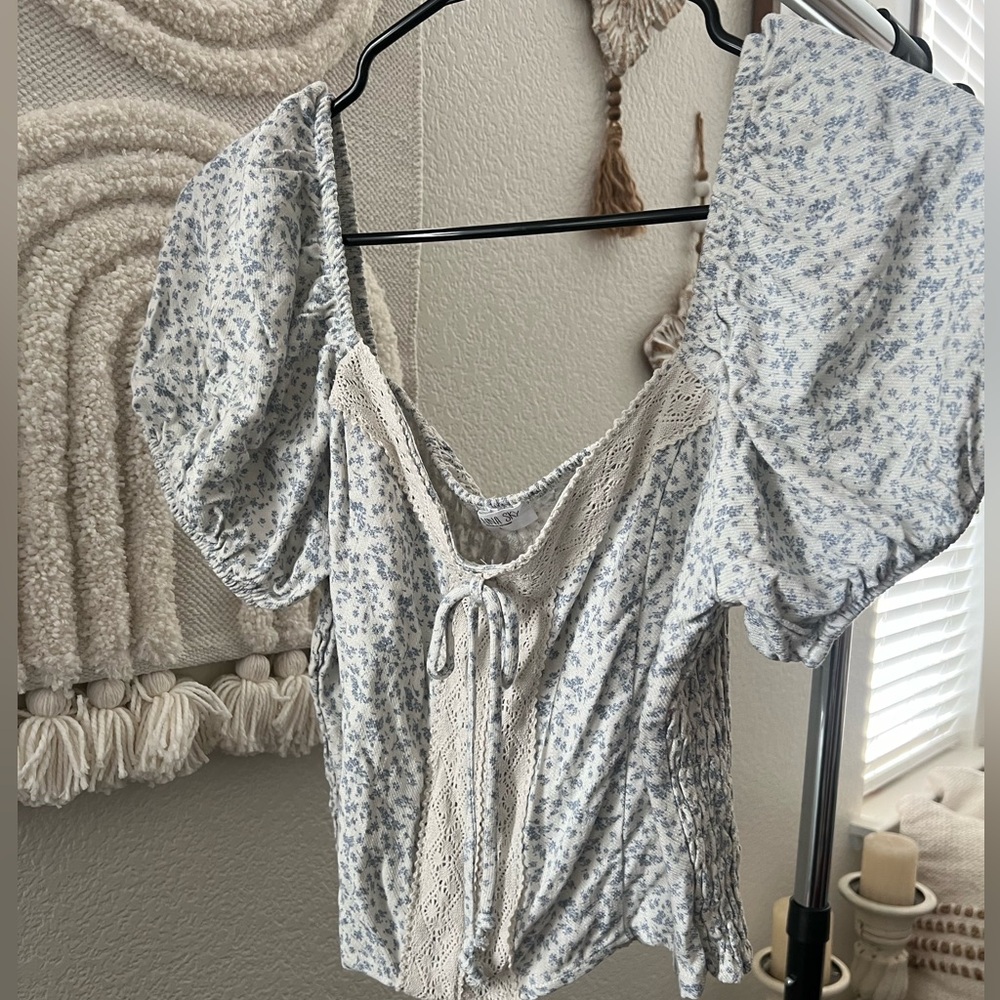 Puff arm blouse